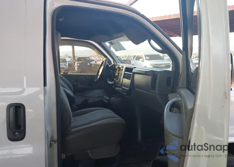 2005 Chevrolet Express из США, поврежденный, VIN 1GCGG25V751152384